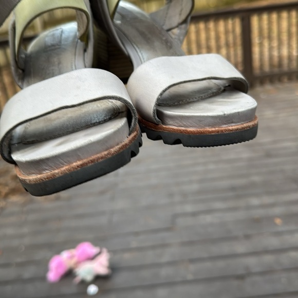 Sorel Addington Cuff Gray and Yellow Women's Sandals size 6 - Picture 4 of 8